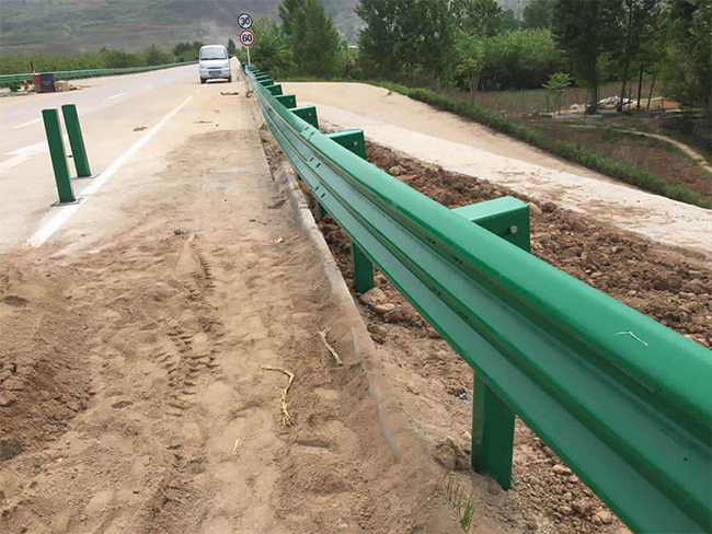 喀什高速路波形护栏