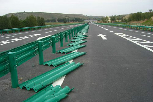 喀什波形护栏的维护与管理确保道路安全的关键步骤