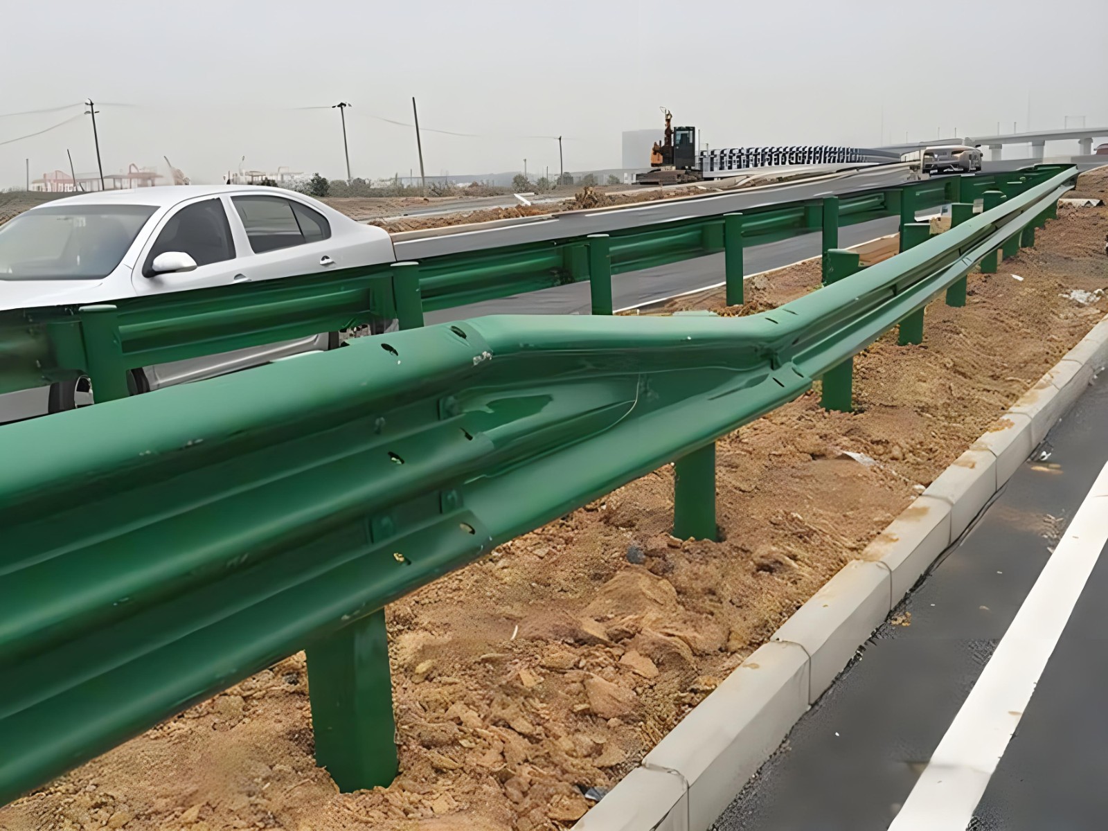 喀什高速波形护栏板日常维护方案确保道路安全新举措